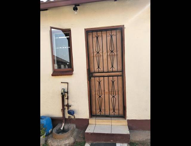 2 BEDROOM TOWNHOUSE FOR SALE IN CLAYVILLE
